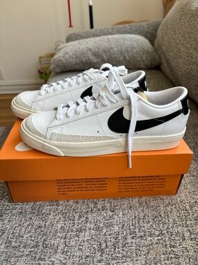 Nike W Blazer Low '77 in White and Black